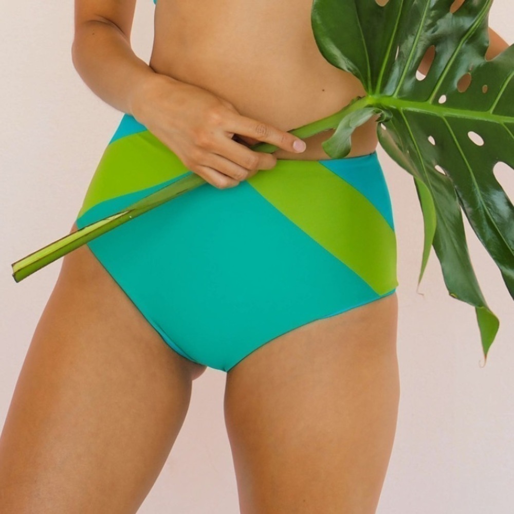 NWT Kinilife Swimwear Cait Bottoms Reversible Teal Green Medium High Waist Retro - Picture 8 of 11